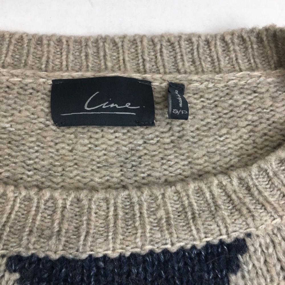 Line Sweater - Picture 3 of 8
